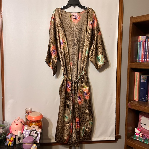 Cheetah print silk robe - Picture 1 of 2